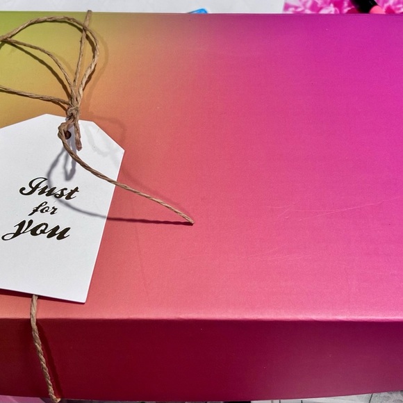 Blind Date with a Book Gift Box Mystery Gift for Book Lover Romance blind book - Picture 2 of 10